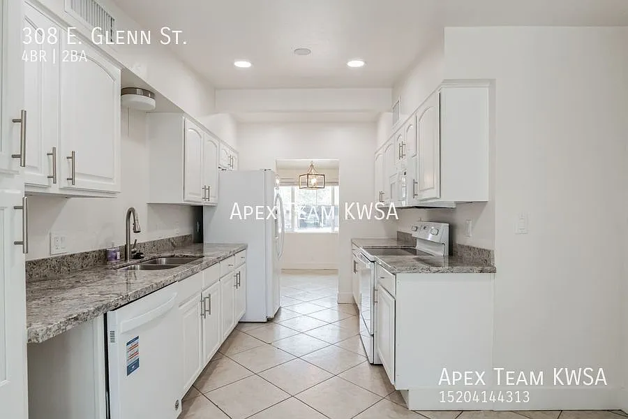 $1895- Beautiful, Renovated 4 Bed | 2 Bath Home with Spacious Backyard Available NOW! — Photo 3