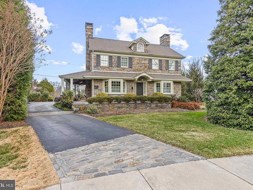 1st image of 8 Cedarbrook Rd