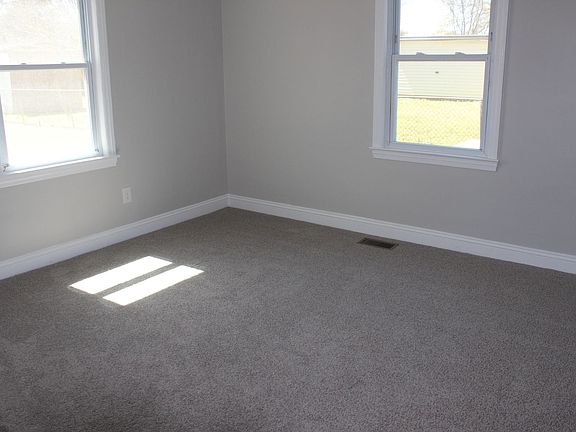 3rd image of 5213 Spruce Dr