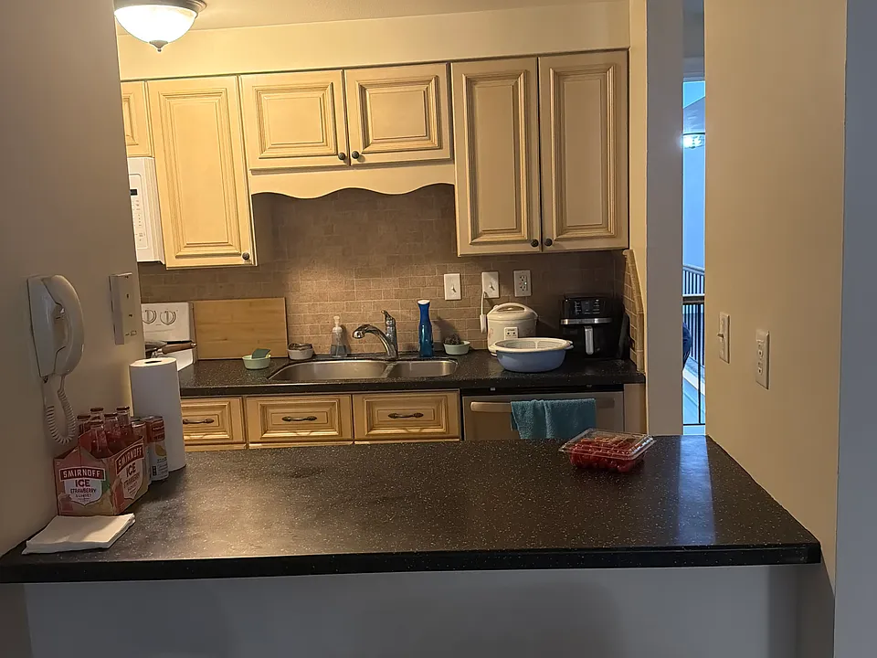 20 Kennedy Pkwy #5