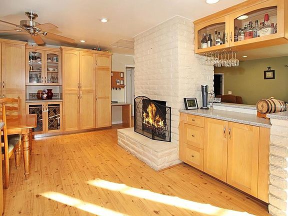 4th image of 2267 W Coronet Ave