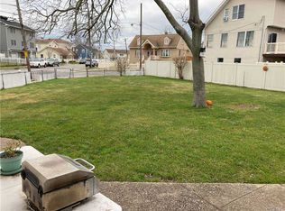 68 Radcliff Rd, Island Park, NY 11558