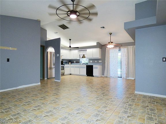4th image of 1014 NE 33rd St