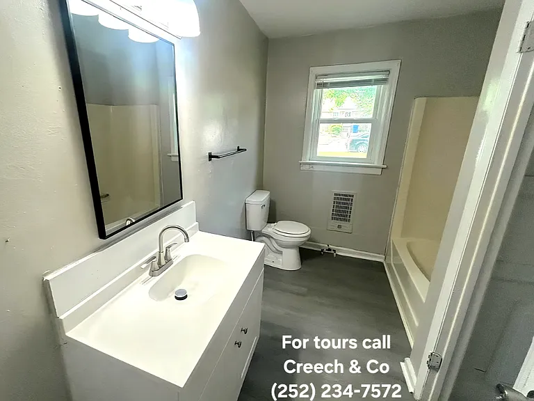 800 Crawford St S — Photo 11