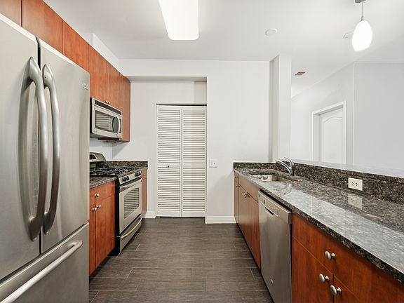 4th image of 757 N Orleans St APT 612