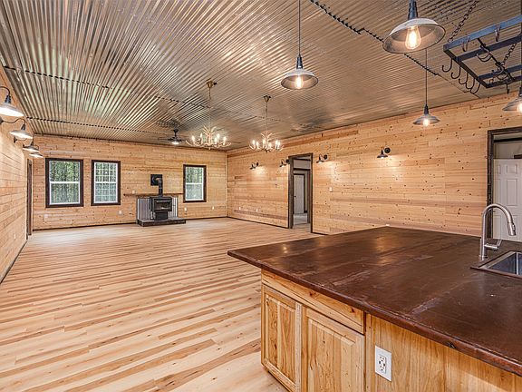 4th image of 675 Griz Ln