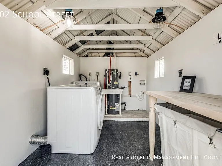 102 N School St — Photo 15