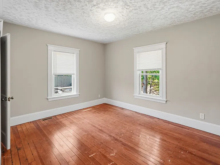 54-56 Hamlet Ave — Photo 7