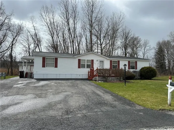 122 Windsor Cir, Utica, NY 13502