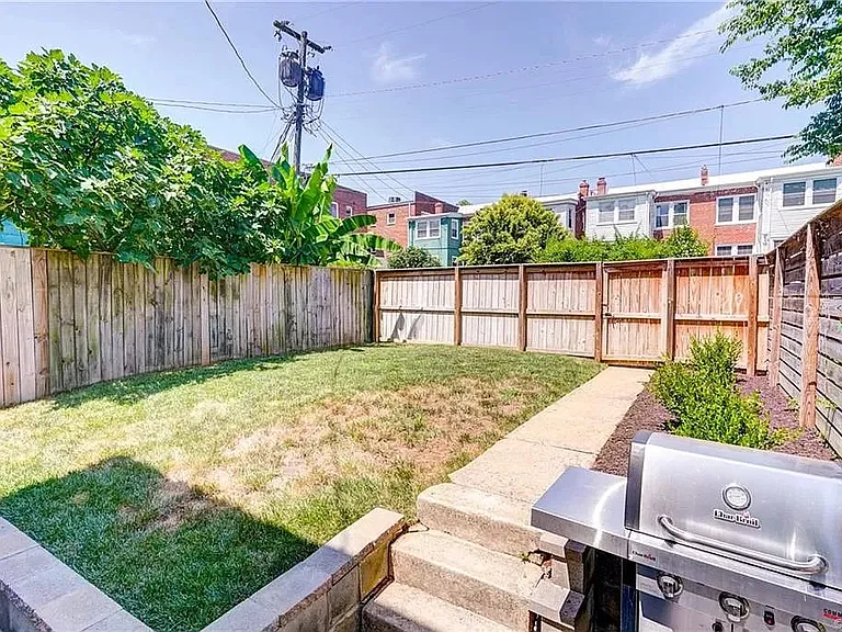2414 Maplewood Ave — Photo 21