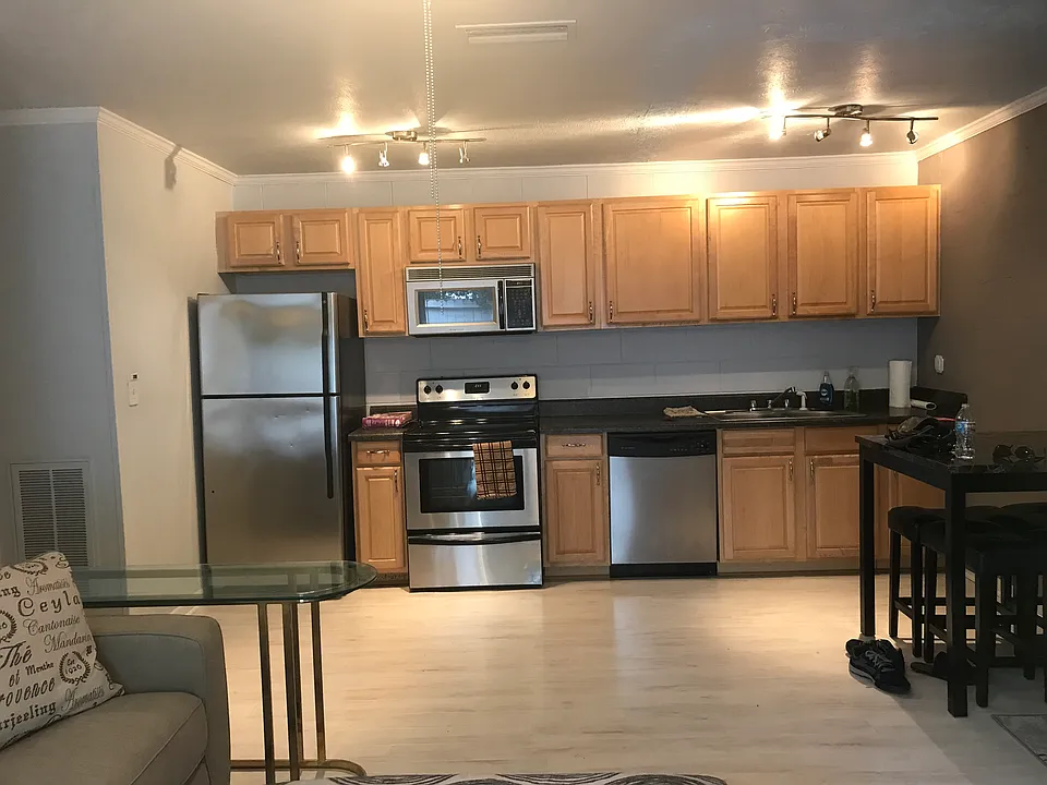 2241 W Pensacola St #31
