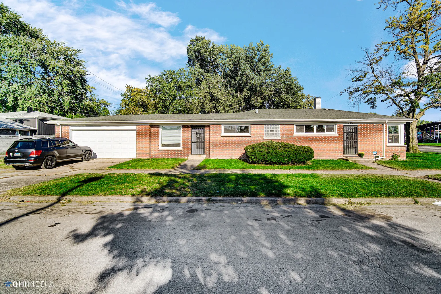626 E Sibley Blvd photo 1