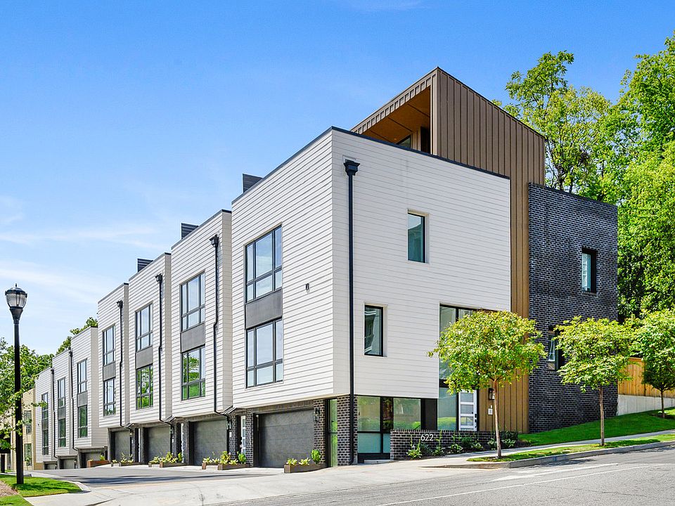 End-unit fronting Bellemeade Ave NW.