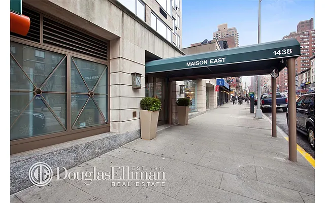 Rented by Douglas Elliman | media 22