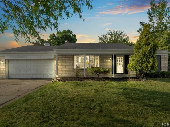 19039 Elsmere Ave, Eastpointe, MI 48021