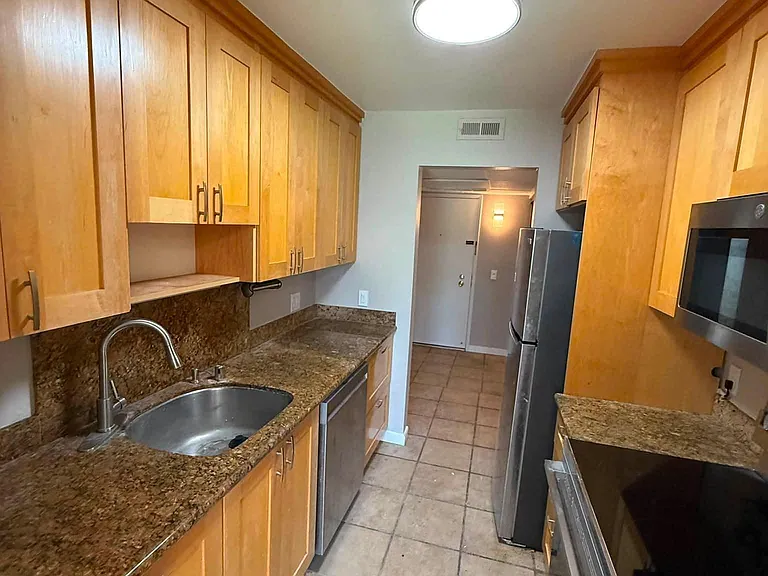 330 N Civic Dr #201 — Photo 10