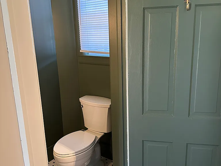 612 Lawrence Ave — Photo 20