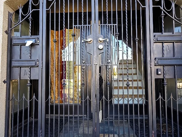 219 Redondo Ave #C — Photo 2