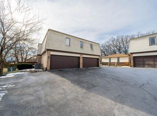 937 Monterrey Ct APT B, Crown Pt, IN 46307