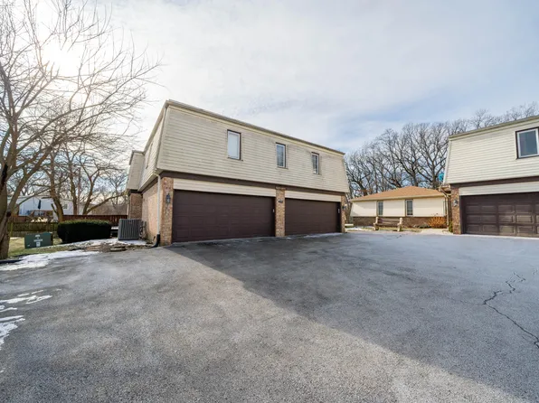 937 Monterrey Ct APT B, Crown Pt, IN 46307