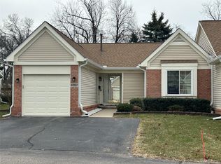 37257 Amhurst Dr #28, Westland, MI