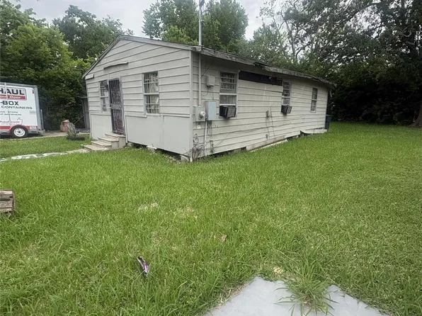 2404 Russell St, Houston, TX 77026