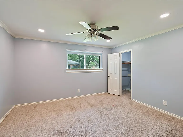 4034 Shady Springs Dr — Photo 23