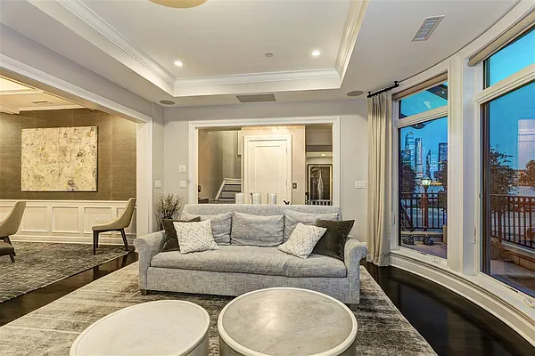 Sold by Christie's International R.E. North Jersey, Inc. | media 34