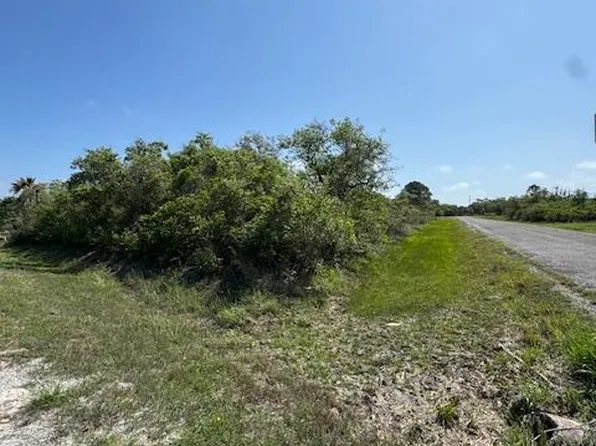 229 W Royal Oak Ln, Rockport, TX 78382