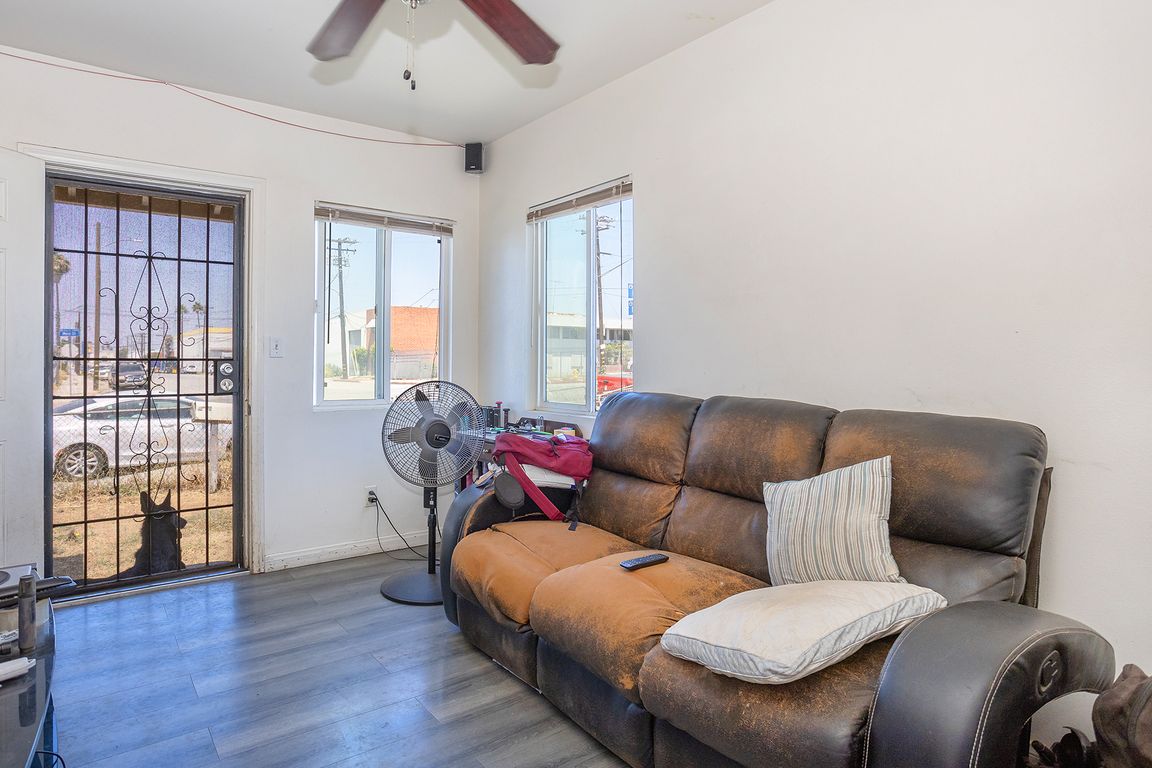 13114 S Main St, Los Angeles, CA 90061 | MLS #BB25134522