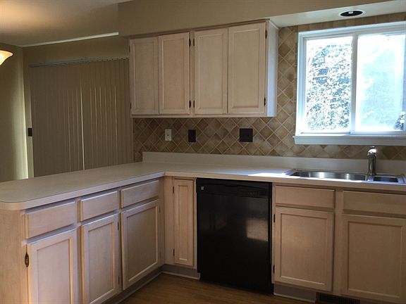 3rd image of 13817 S Petersburg Dr