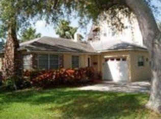 1904 Arrowhead Dr NE, Saint Petersburg, FL 33703