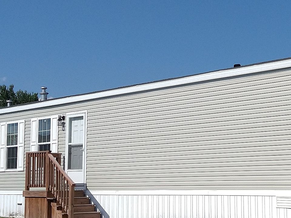 1st image of 483 Harrison Dr #483