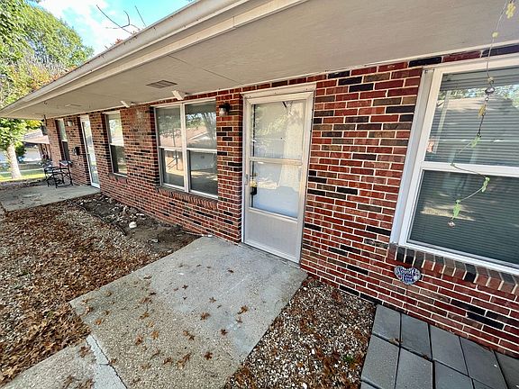2nd image of 1005 E Grand Ave #1005G25