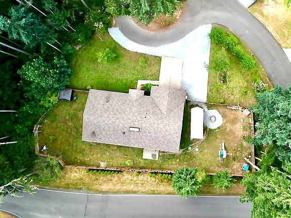 3rd image of 22727 Laceywood Ct SE