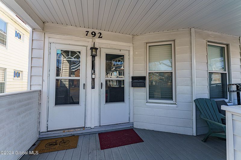 4th image of 792 Washington Avenue