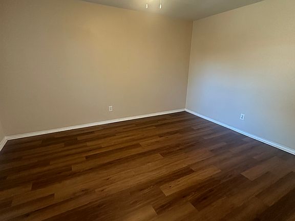 5th image of 2019 Oakwood Ct