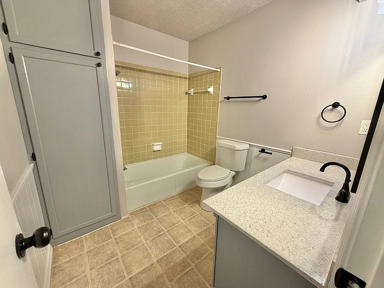 1201 Lakecrest Dr — Photo 6