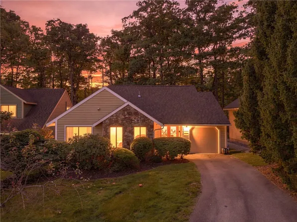 1752 Greenfield Dr, Hidden Valley, PA 15502