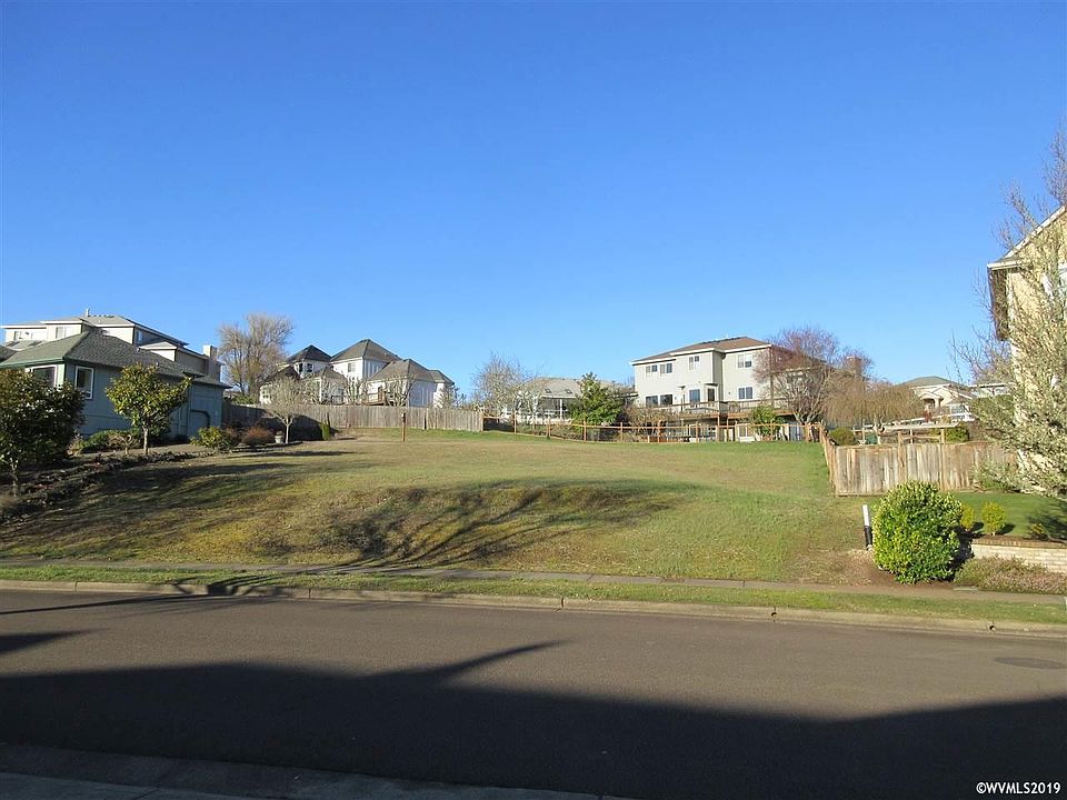 2nd image of 3941 NW Boxwood Dr