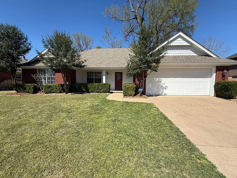 2302 Brookhaven Dr — Photo 1