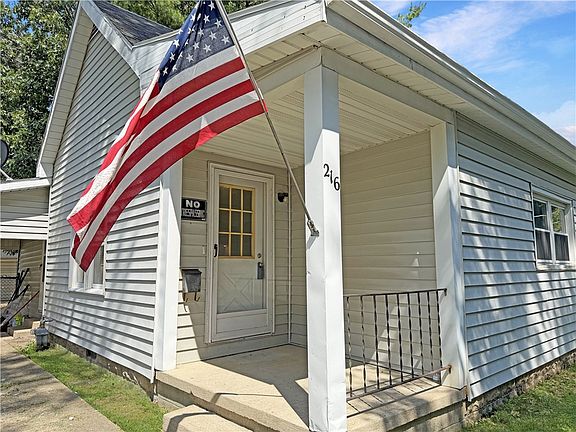 2nd image of 216 N 12th St