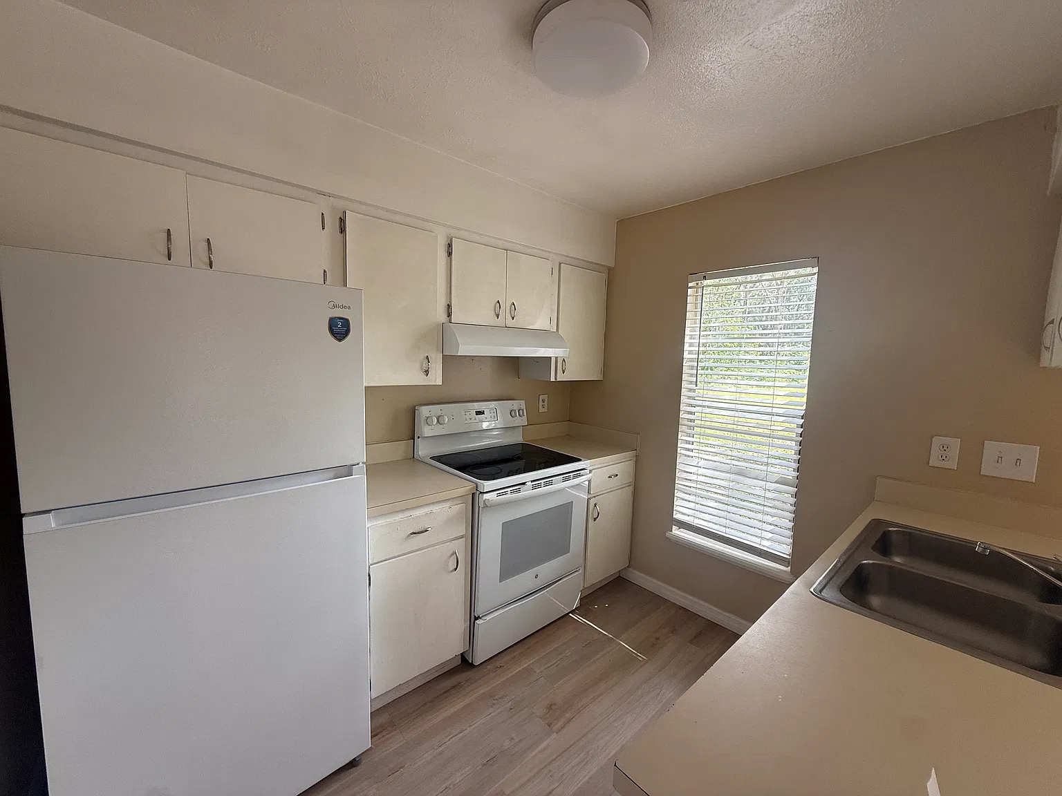 2 bed, 900 sqft, $1,150 — Photo 3