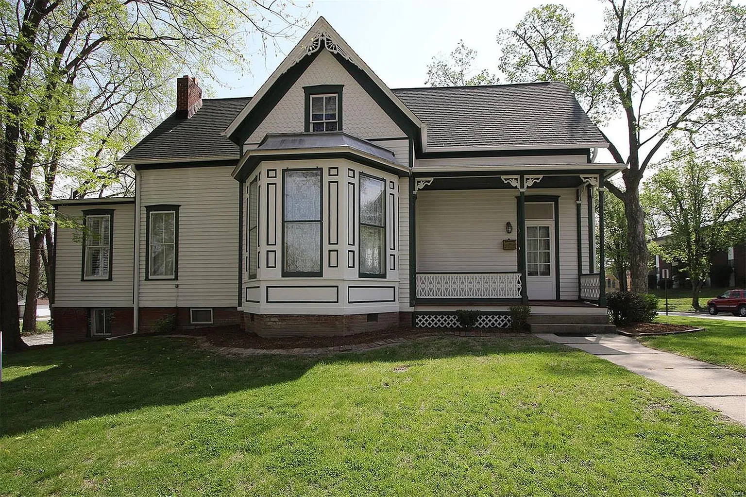 721 Laurel St photo 1