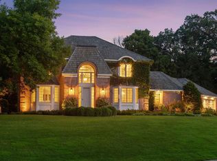 2487 Crowne Hill Rd, Minnetonka, MN 55305