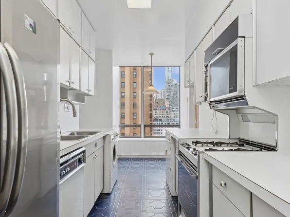 860 United Nations Plaza image 3 of 22