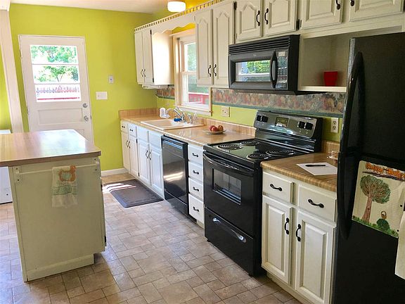 2nd image of 1621 Arcadia Ave