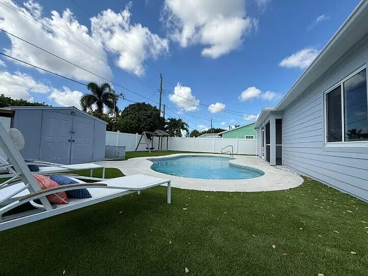 516 E Whitney Dr — Photo 42