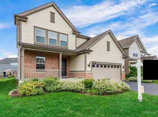 220 Kennedy Dr, Saint Charles, IL 60175