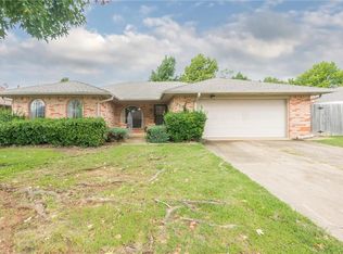 2309 Cowan Pl, Moore, OK 73160